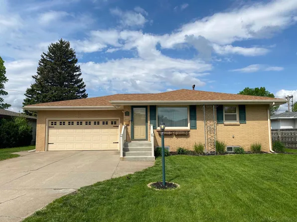 2766 Pershing Rd, Columbus, NE 68601