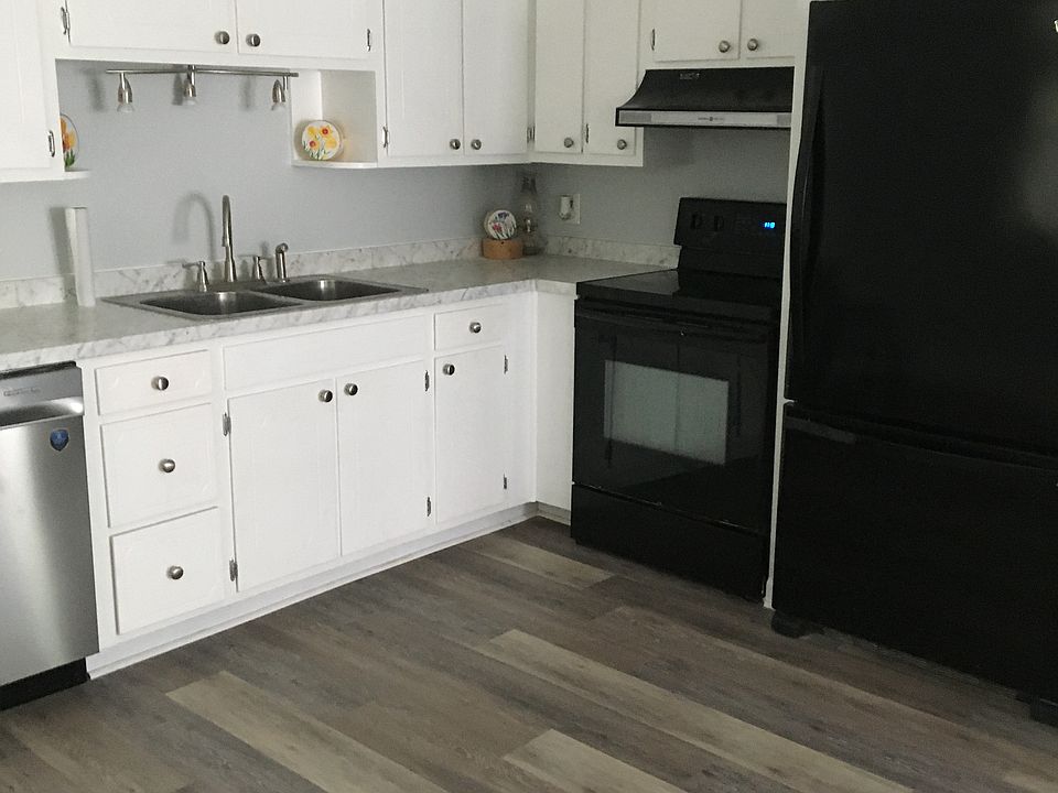 Ample storage cabinets in kitchen with electric stove , dishwasher, bottom freezer/refrigerator with ice maker