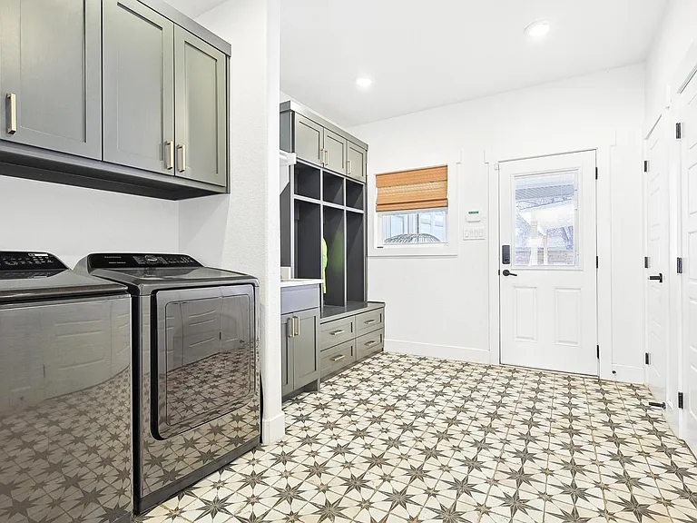 304 Bowie St — Photo 46