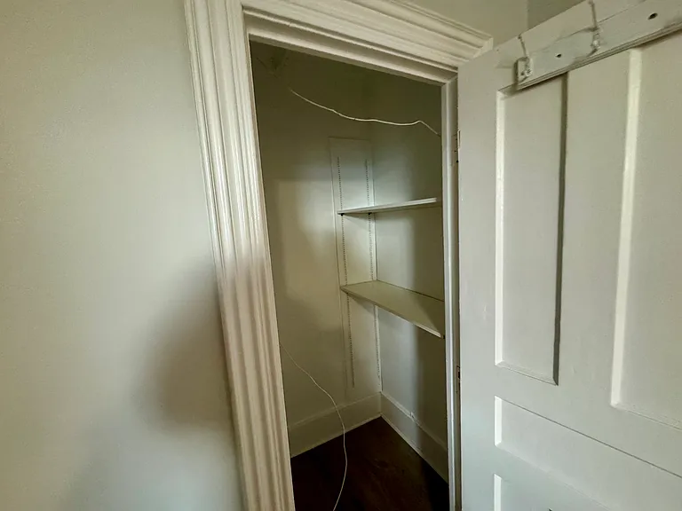 109 Clothier St W — Photo 17
