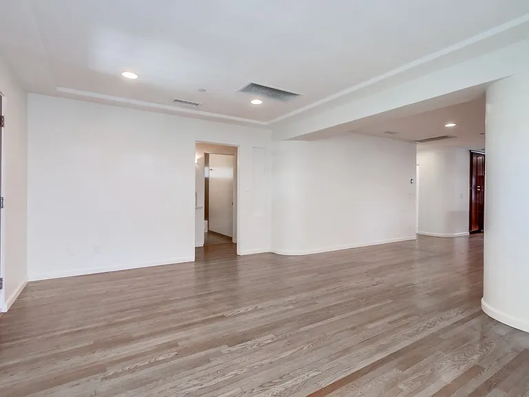 4747 Rolando Blvd — Photo 23