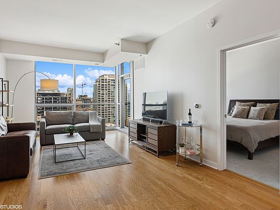 4th image of 303 W Ohio St APT 1809