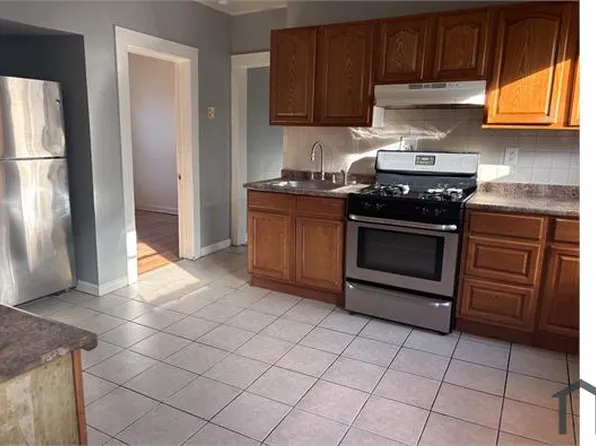 18 Esther St #3, Worcester, MA 01607