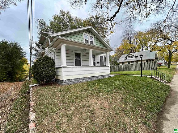 5th image of 3161 Bushnell Ave