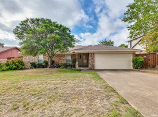 9909 Edmund Dr, Benbrook, TX 76126