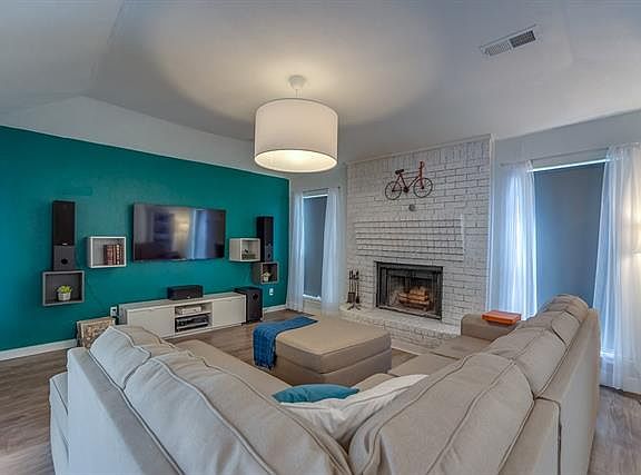 5th image of 3210 Hillcrest Dr