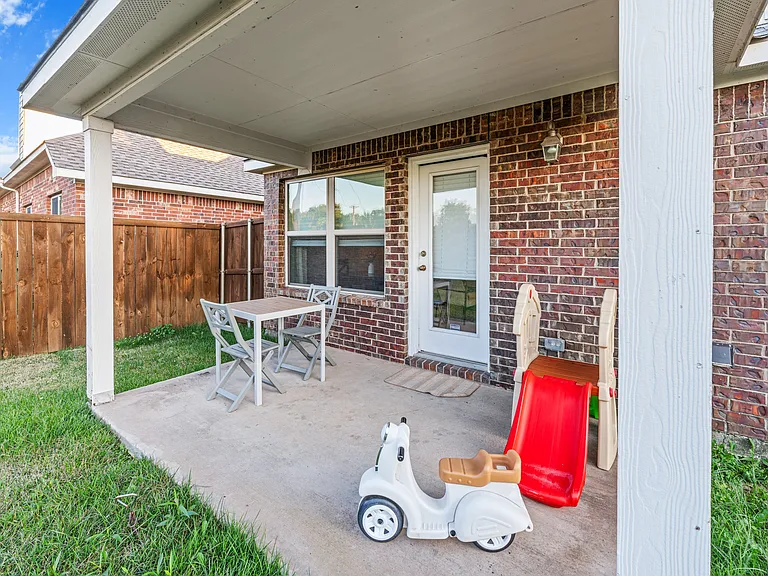9412 Caliente Dr — Photo 47