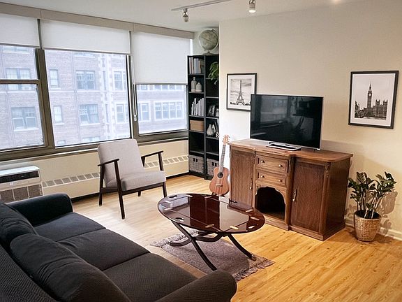 2nd image of 360 W Wellington Ave APT 13D