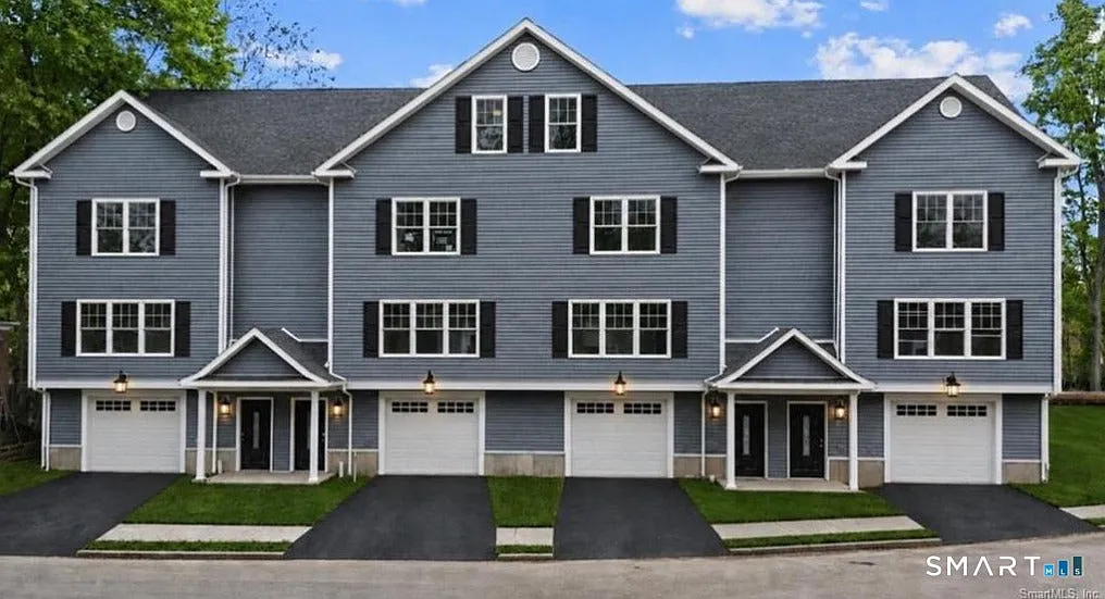 4 bed, 3.5 bath, 2500 sqft, $2,950 — Photo 1