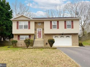 221 Pawnee Ln, Lusby, MD 20657