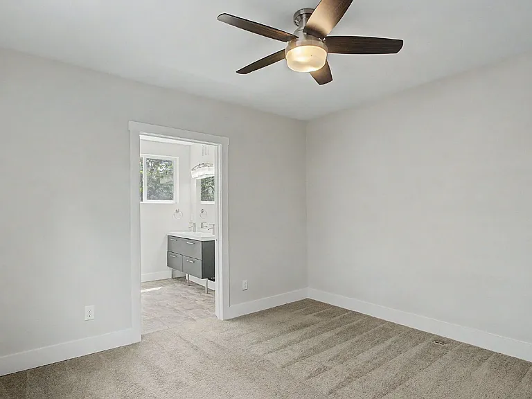 1230 N Logan St — Photo 27