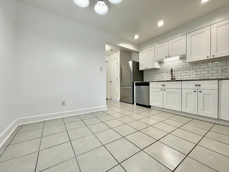5621 Larry Ave — Photo 11