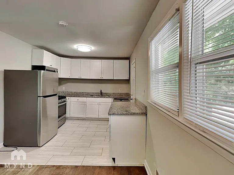 2715 Carriage Ln — Photo 3