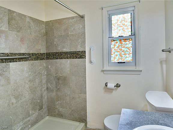 2nd image of 1384 Meadowbrook Ave SE