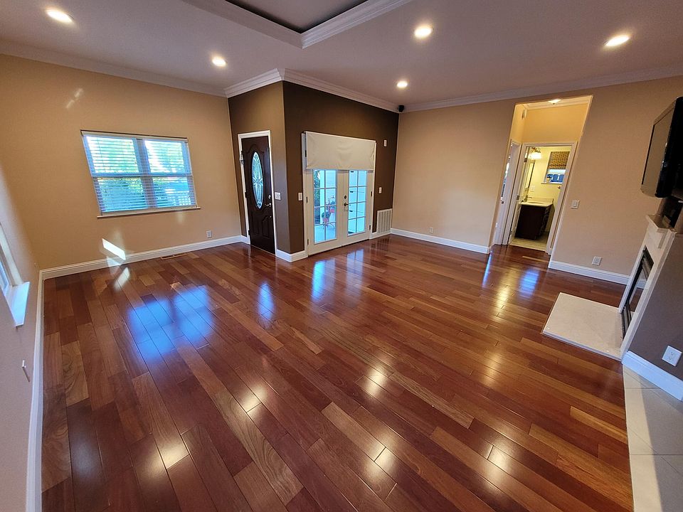 2nd image of 1149 Pierce St