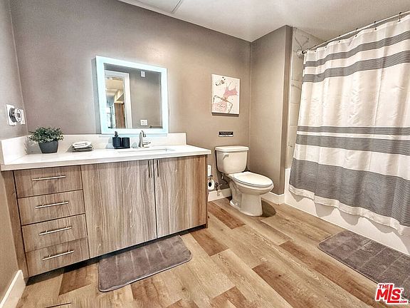 4th image of 723 S Saint Andrews Pl #504