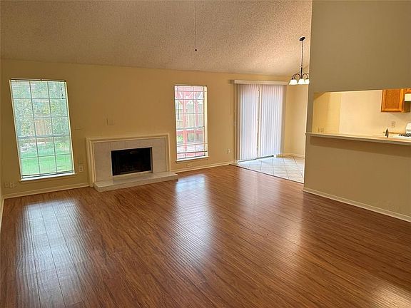 2nd image of 2831 Lakefield Way