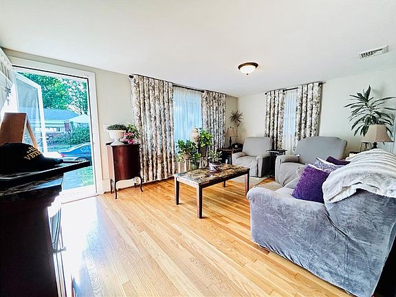 3rd image of 6 Hatherly St