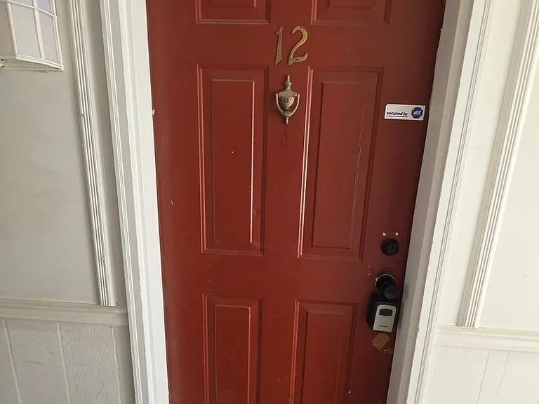 12 Amberly Ct — Photo 2