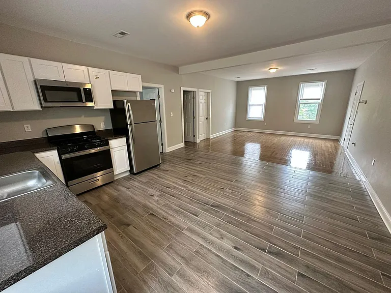 151 Howard Ave #2R — Photo 11