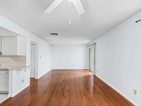 4th image of 101 Old Ferry Rd Unit 10B