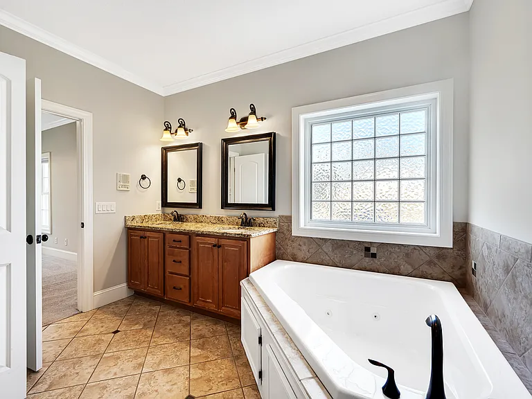 2400 Dovedale Ct #B — Photo 19