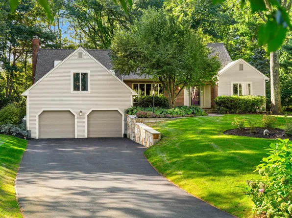1 Breckenridge Rd, North Andover, MA 01845