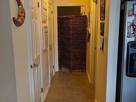Pantry/linen hall