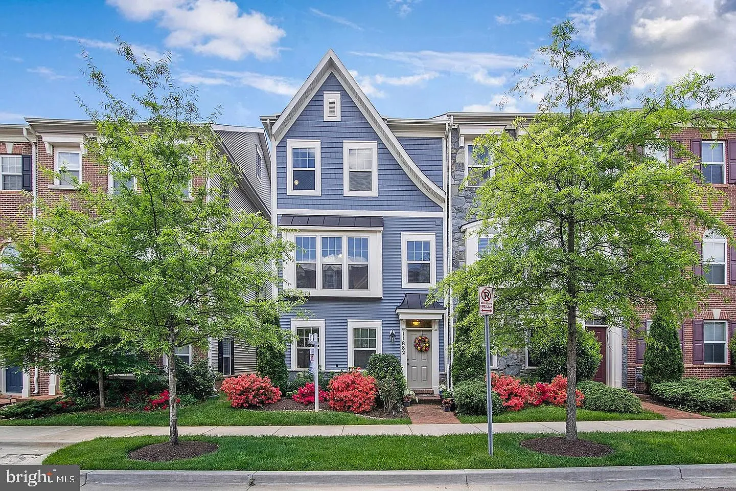 3 bed, 2.5 bath, 2410 sqft, $3,195 — Photo 3