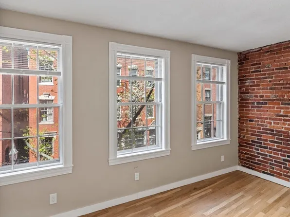 82 Phillips St #1, Boston, MA 02114