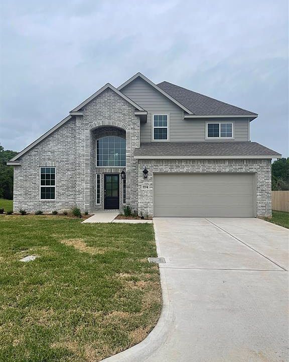 1st image of 1704 Twin Oaks Cir