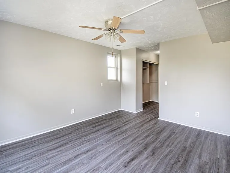 1220 Hillcrest Dr — Photo 3