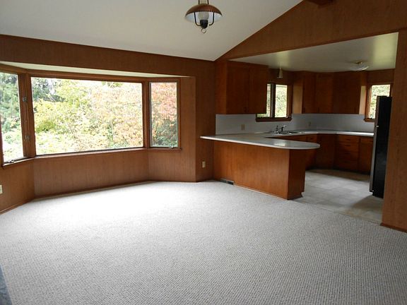5th image of 10235 SE 13th Pl