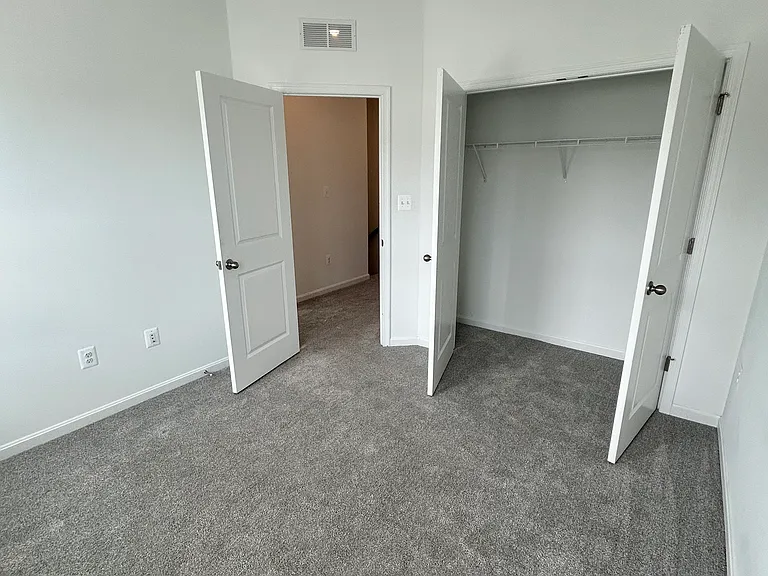 320 Andrew Ct — Photo 15