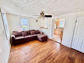 14 Amity St