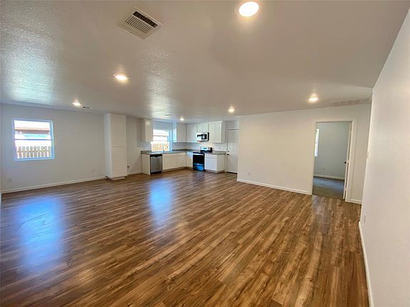 3rd image of 2613 Market Ave