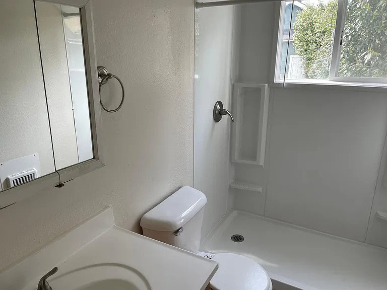 1409 SE Mall St #5 — Photo 9