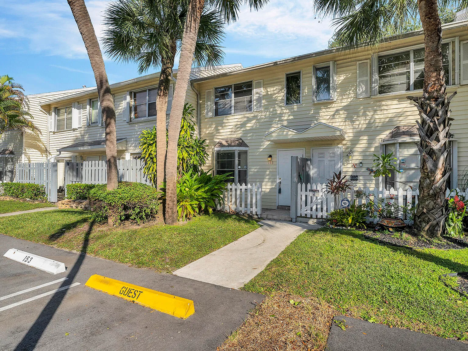 2 bed, 1.5 bath, 1040 sqft, $2,475 — Photo 2