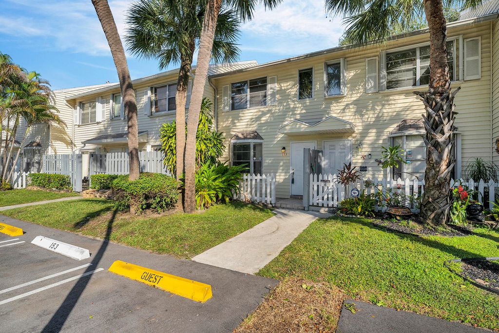 153 SW 3rd St, photo 2