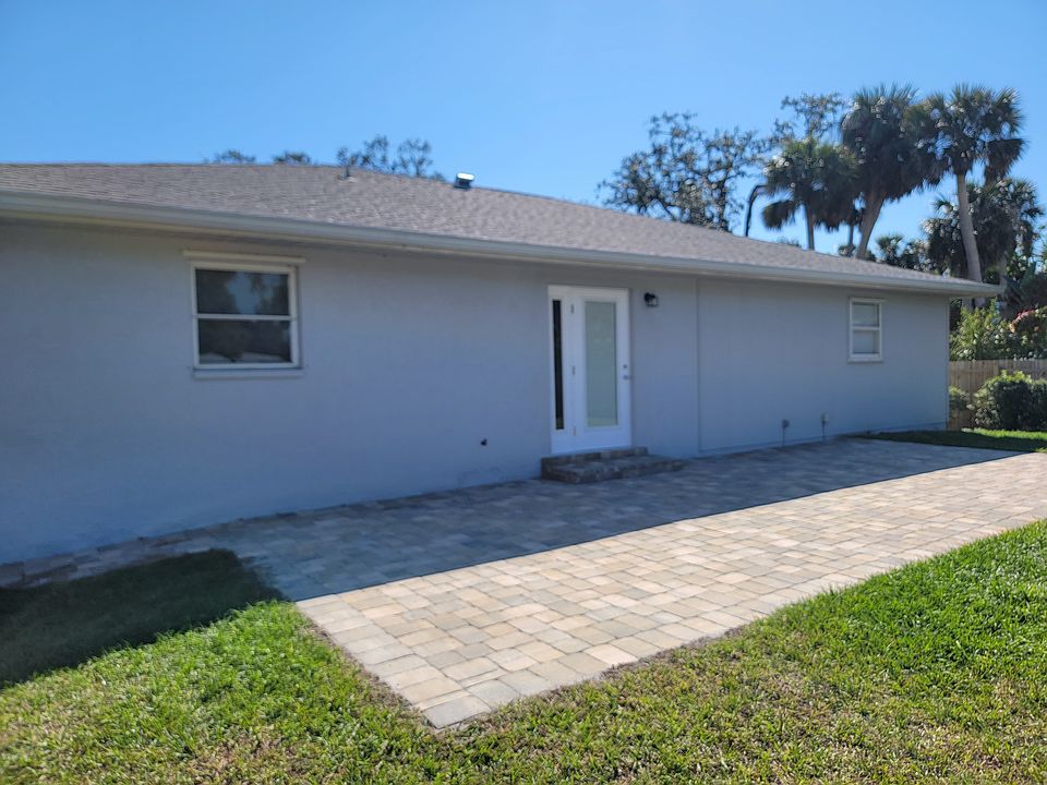 2nd image of 1207 Pineland Ave