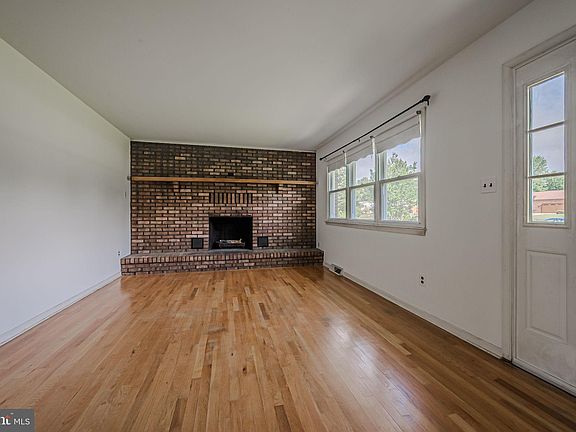 4th image of 226 Acorn Dr
