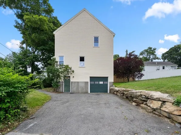 2 Edgeworth St, Worcester, MA 01605