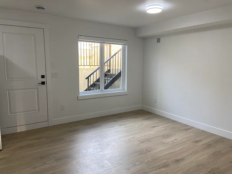 16794 20a Ave #BASEMENT — Photo 11