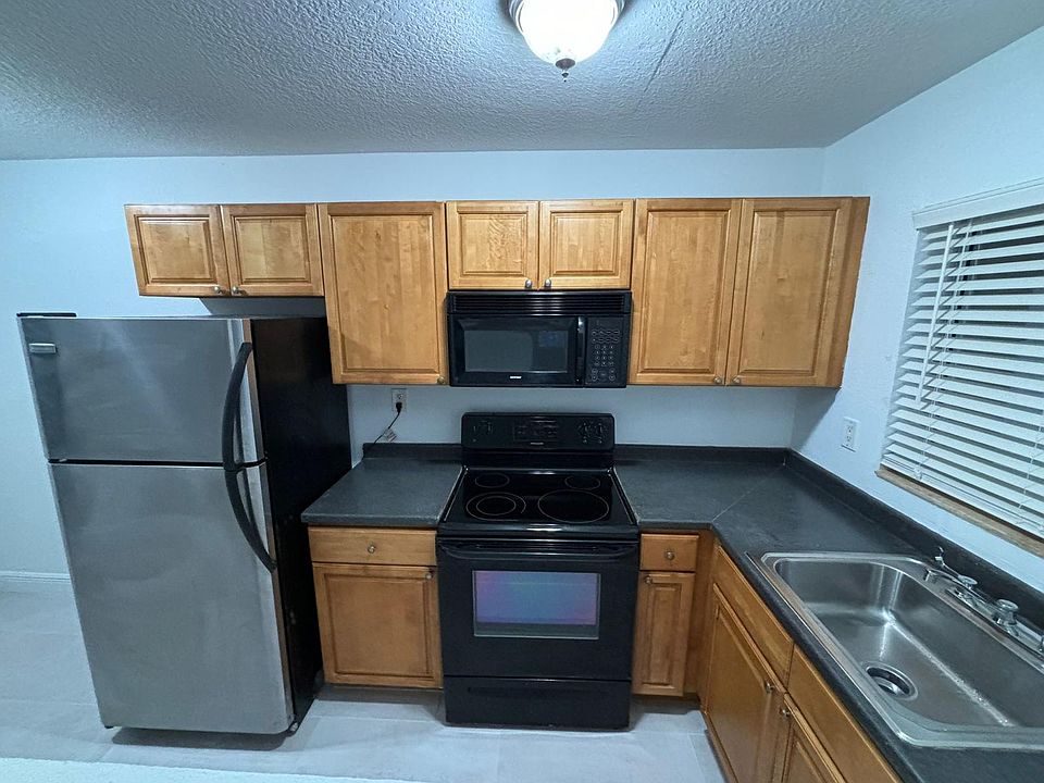 1st image of 1440 SW 4th Ave APT 14