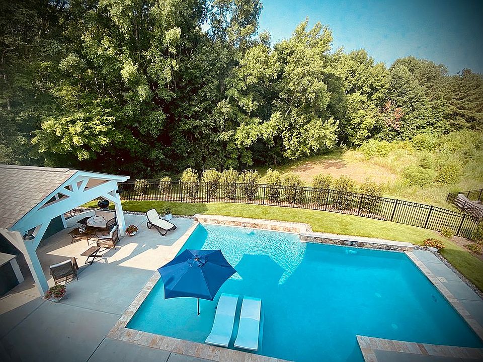 2nd image of 5123 Hyannis Ct
