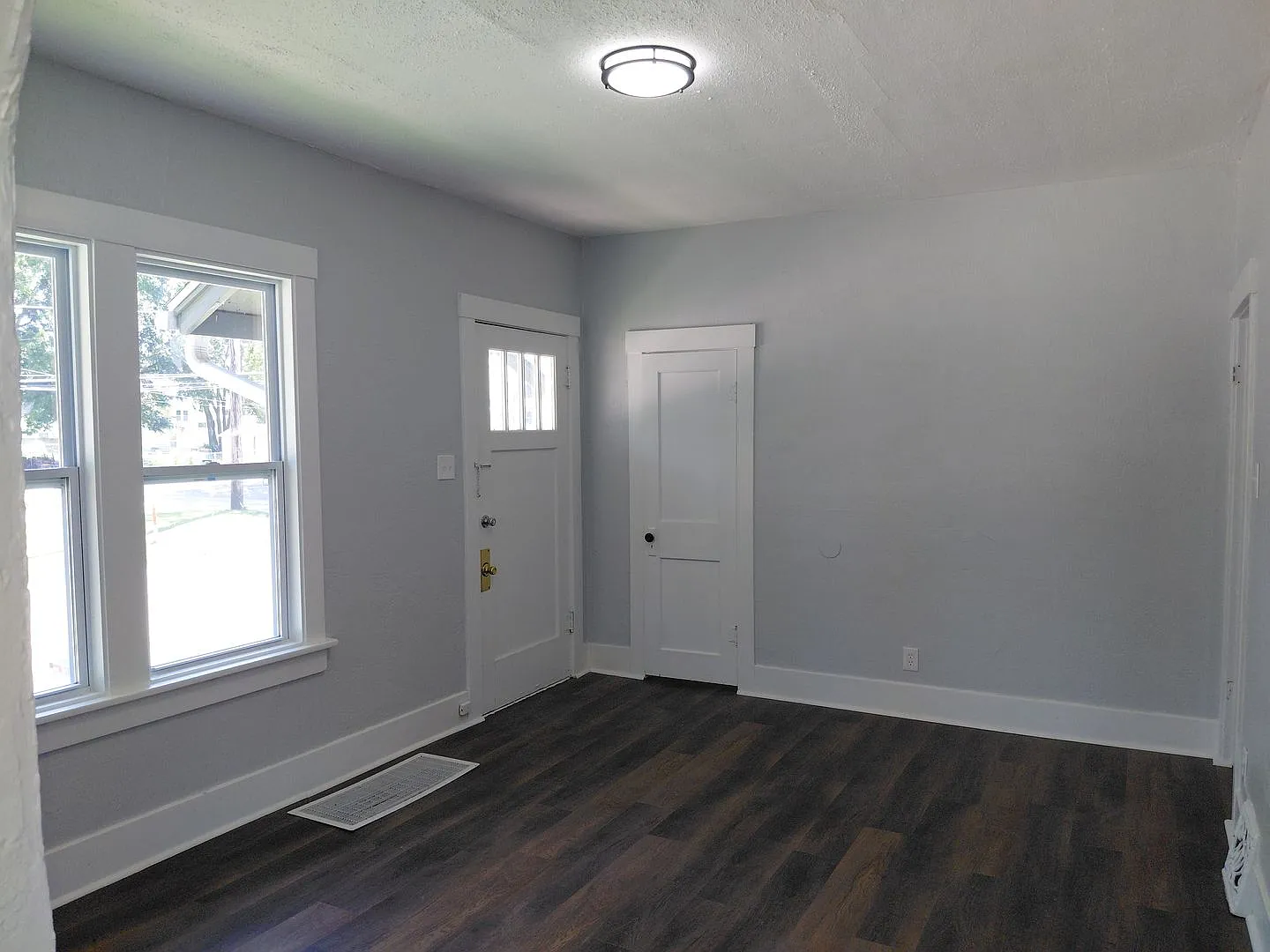 Fully Remodeled Home For Rent — Photo 4