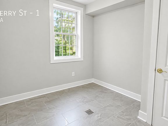 4th image of 227 Ferry St #1