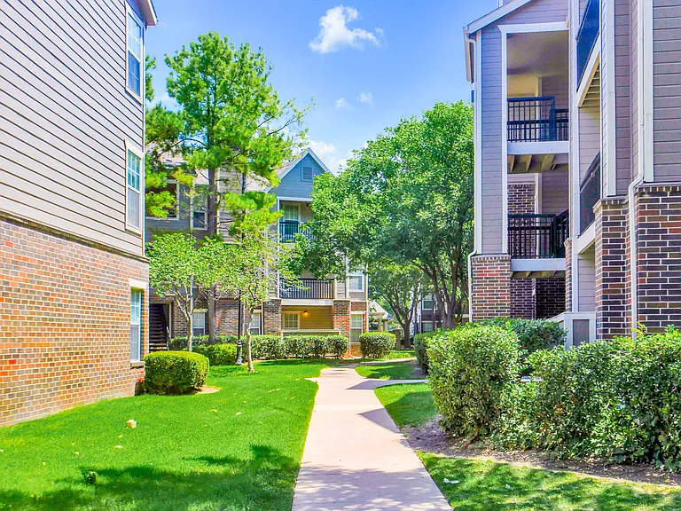 Riverside Park Apartments — Photo 4