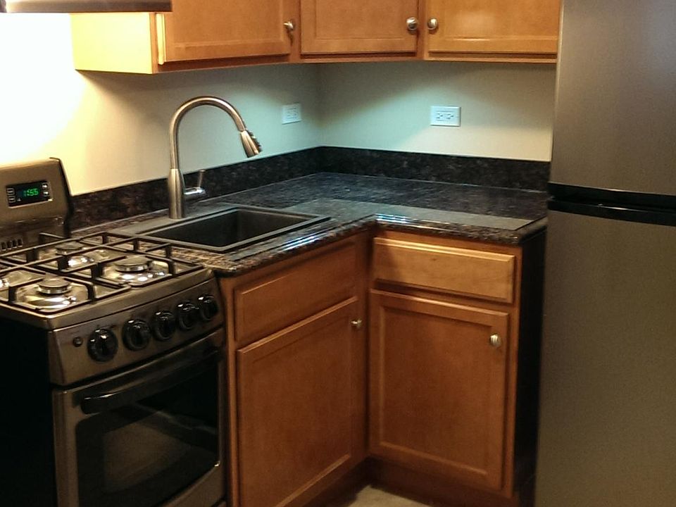 Kitchen / Granite Counters