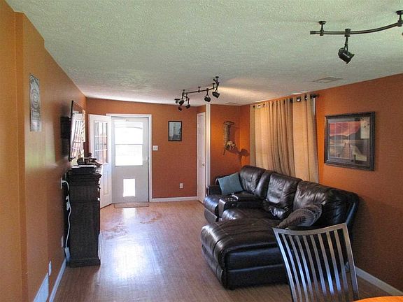 4th image of 1801 Vann Ave